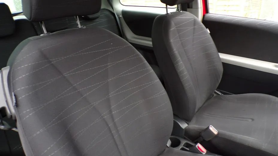 TOYOTA Yaris -
