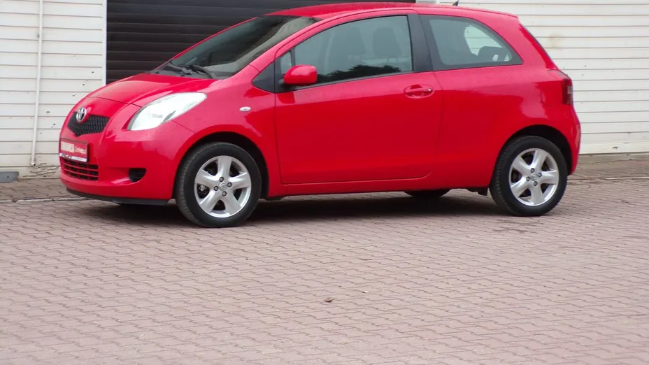 TOYOTA Yaris -