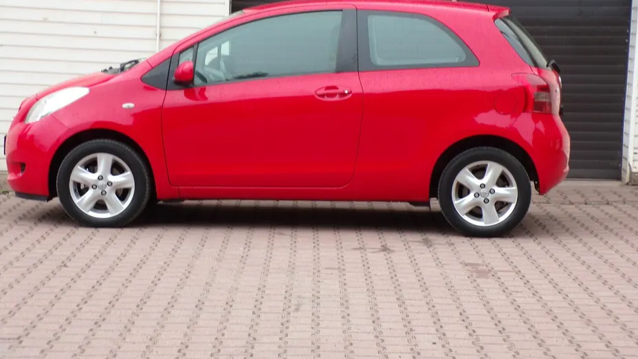 TOYOTA Yaris -