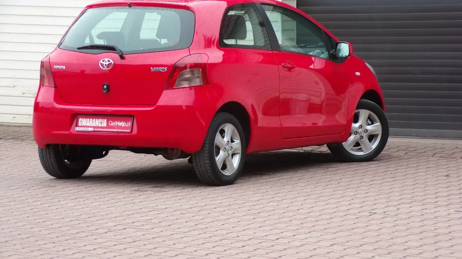TOYOTA Yaris -