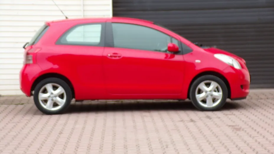 TOYOTA Yaris -