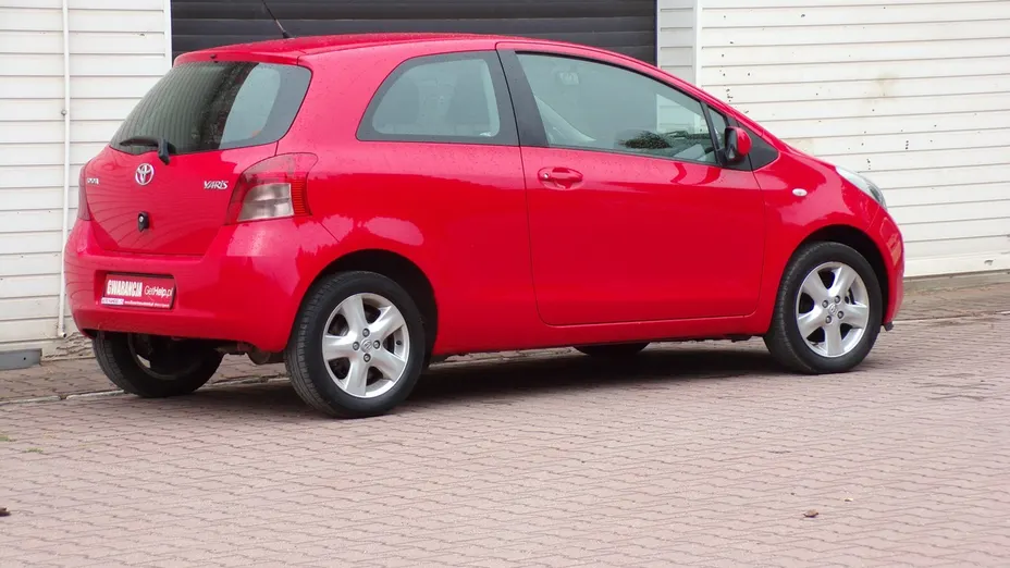 TOYOTA Yaris -
