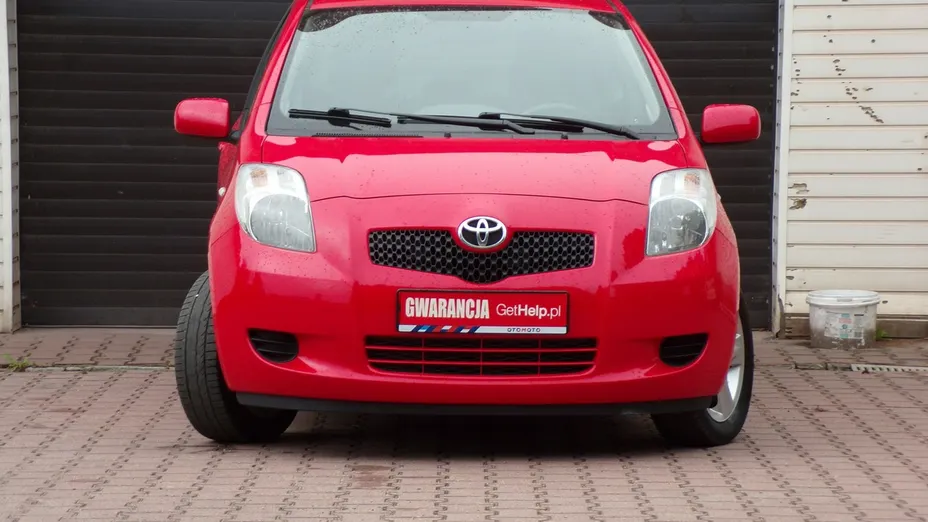 TOYOTA Yaris -