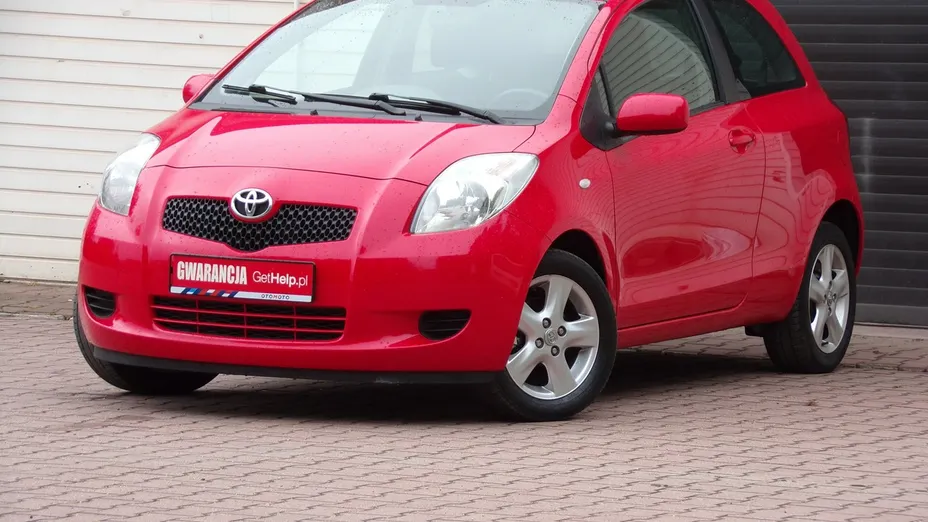 TOYOTA Yaris -
