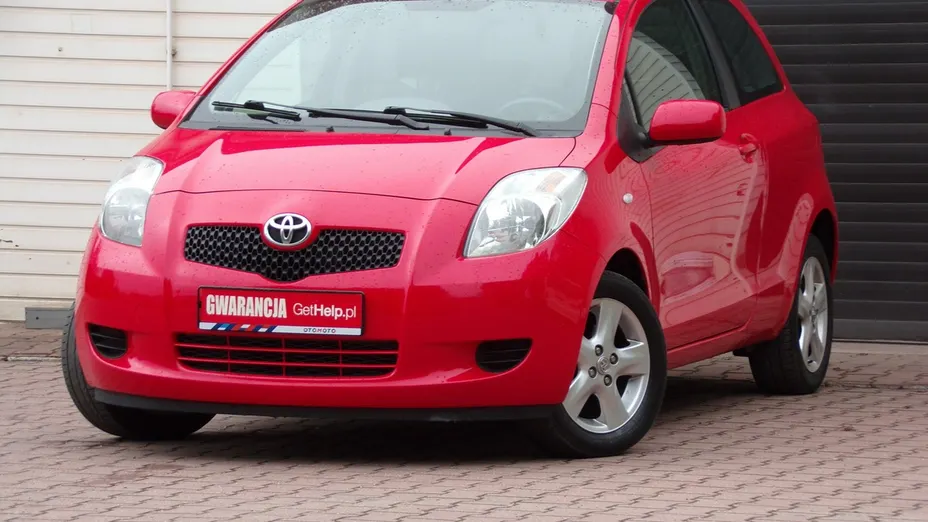 TOYOTA Yaris -