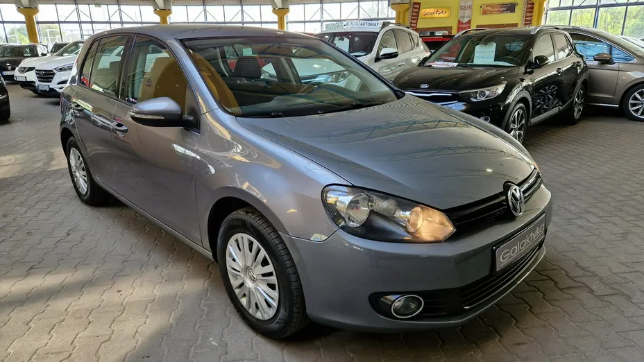 VOLKSWAGEN Golf -