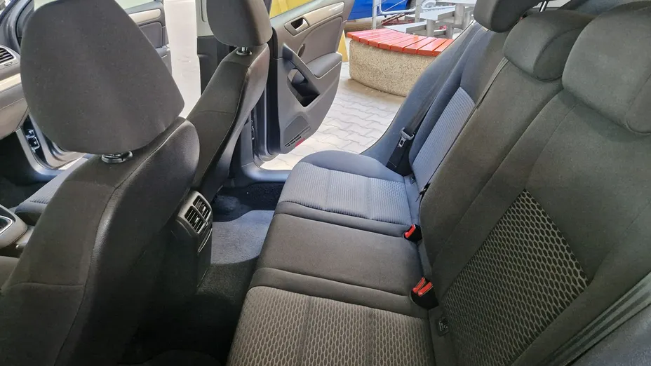 VOLKSWAGEN Golf -
