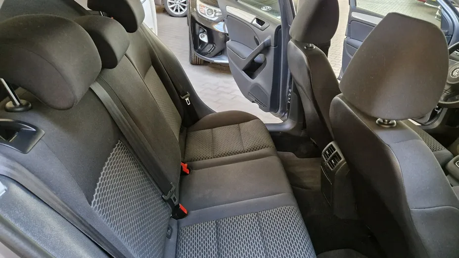 VOLKSWAGEN Golf -