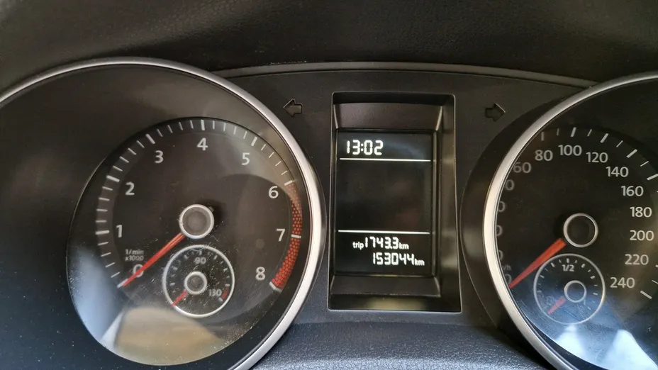 VOLKSWAGEN Golf -
