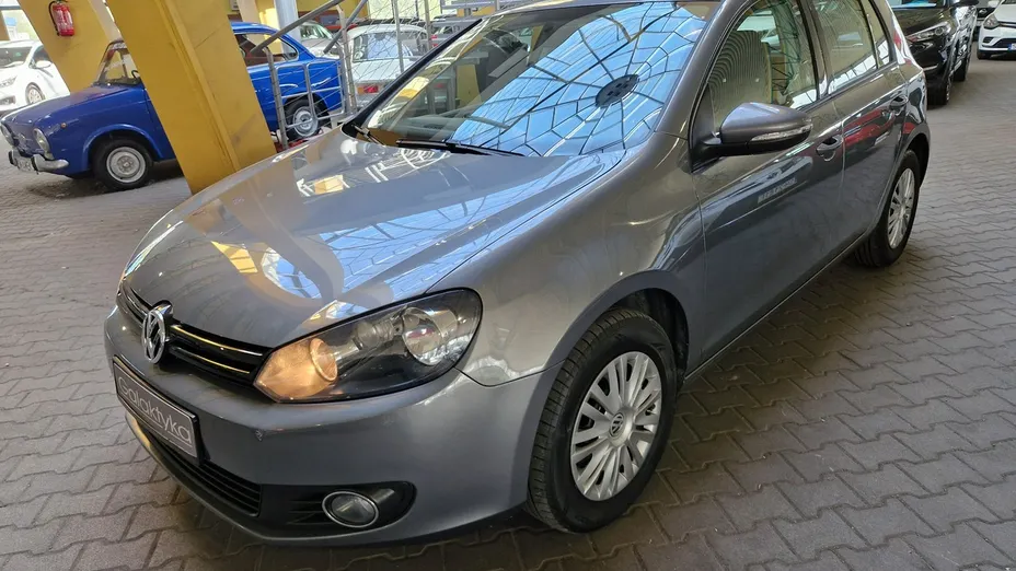 VOLKSWAGEN Golf -