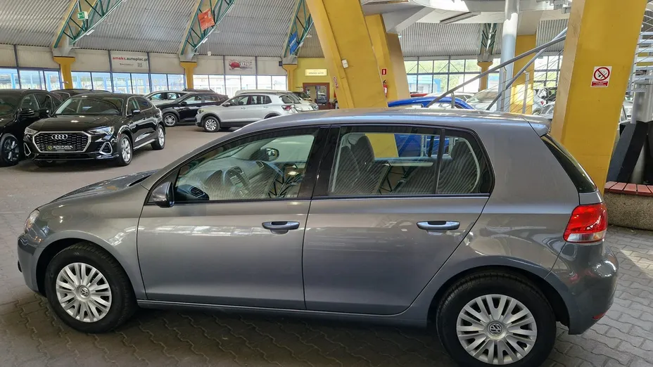 VOLKSWAGEN Golf -
