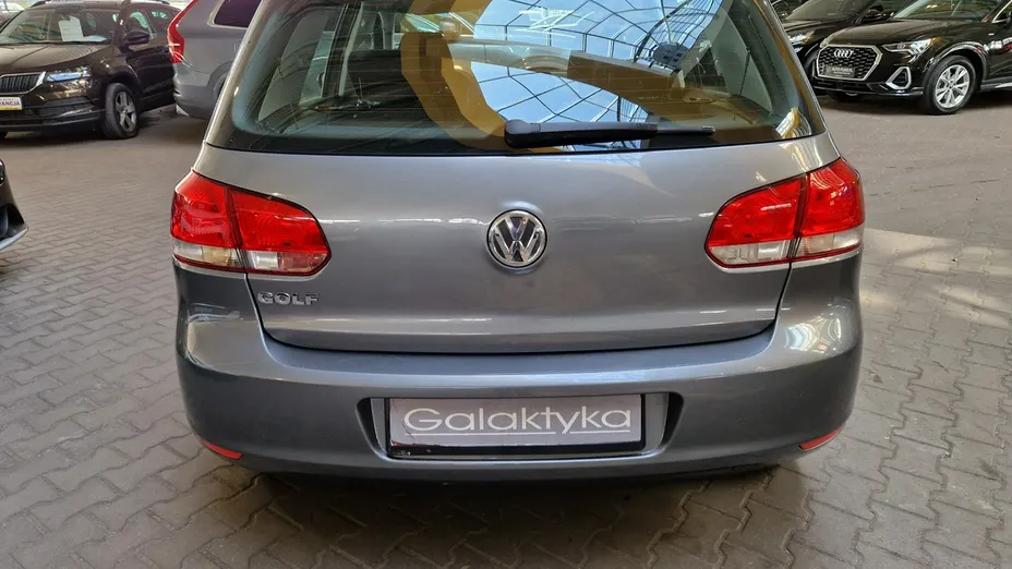 VOLKSWAGEN Golf -