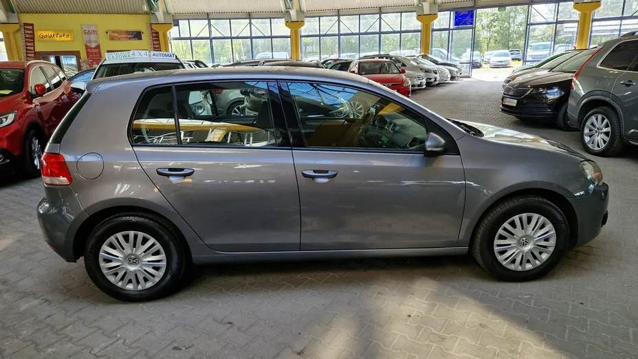 VOLKSWAGEN Golf -