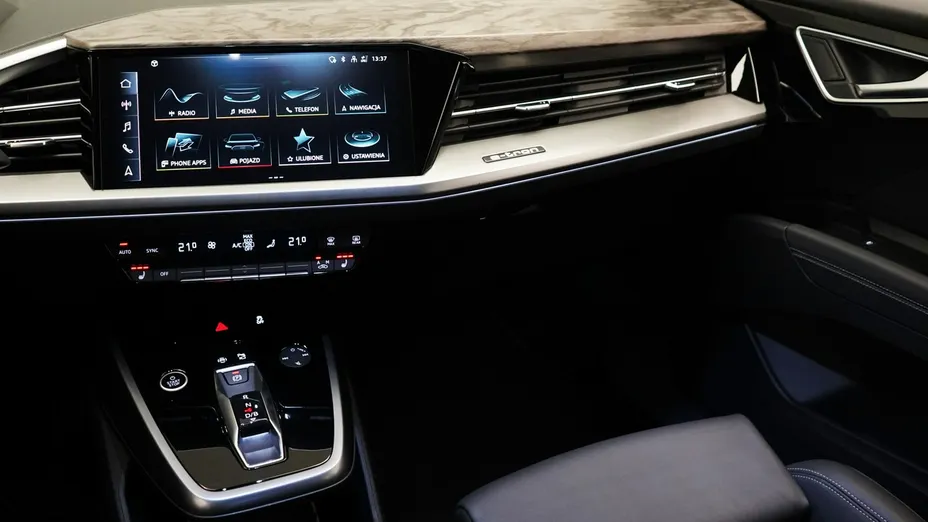 AUDI Q4 e-tron -