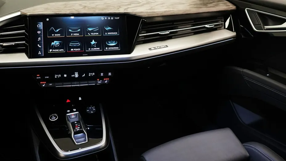 AUDI Q4 e-tron -
