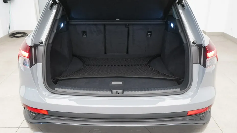 AUDI Q4 e-tron -