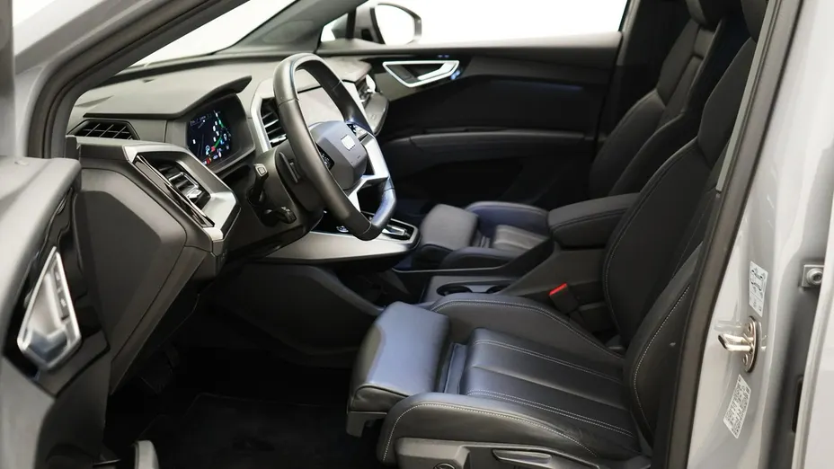 AUDI Q4 e-tron -
