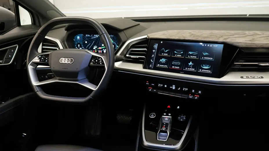 AUDI Q4 e-tron -