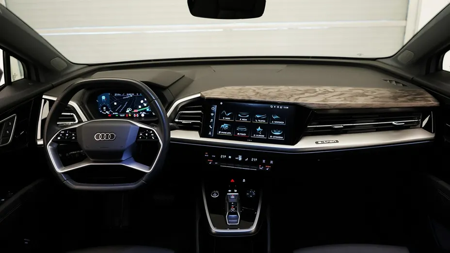 AUDI Q4 e-tron -