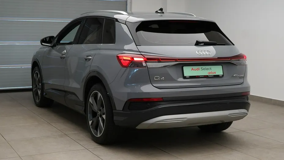 AUDI Q4 e-tron -