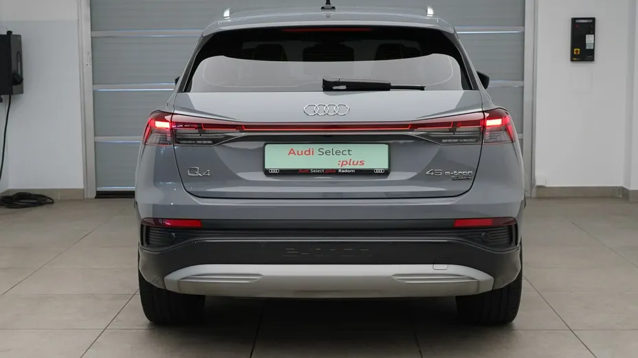 AUDI Q4 e-tron -