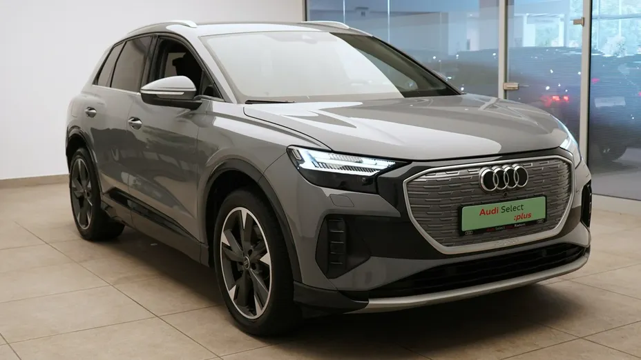 AUDI Q4 e-tron -