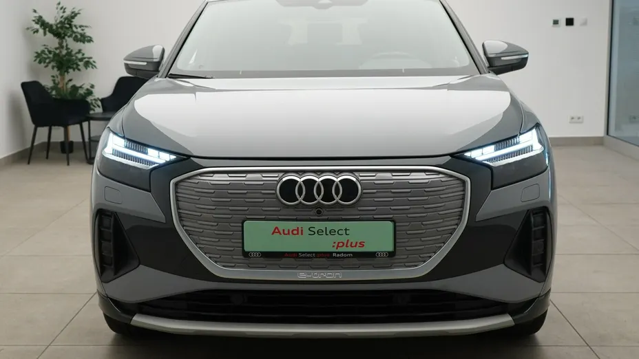 AUDI Q4 e-tron -