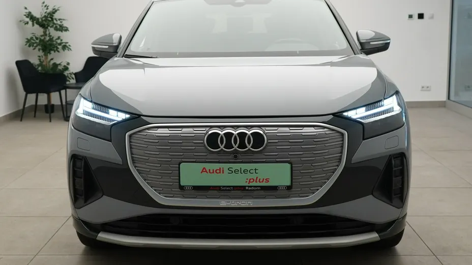 AUDI Q4 e-tron -