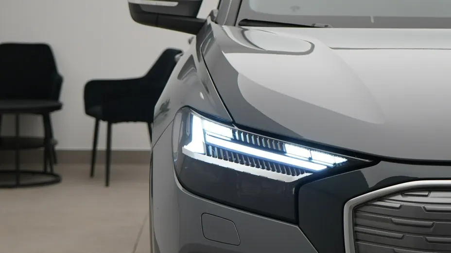 AUDI Q4 e-tron -