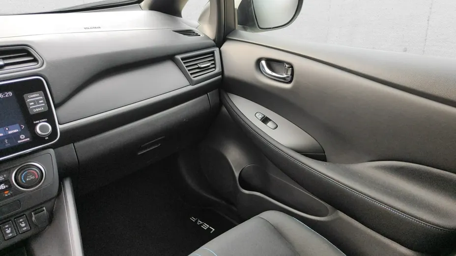 NISSAN Leaf -