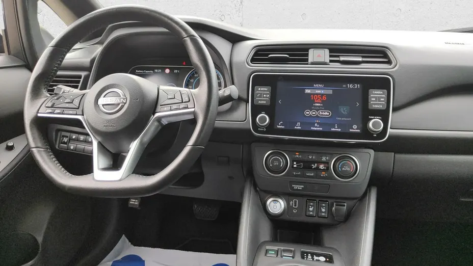 NISSAN Leaf -