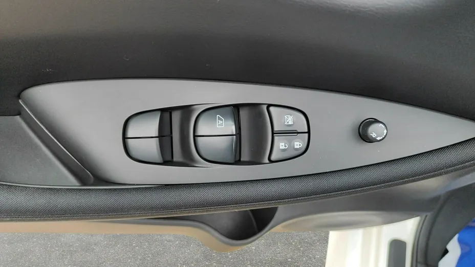 NISSAN Leaf -
