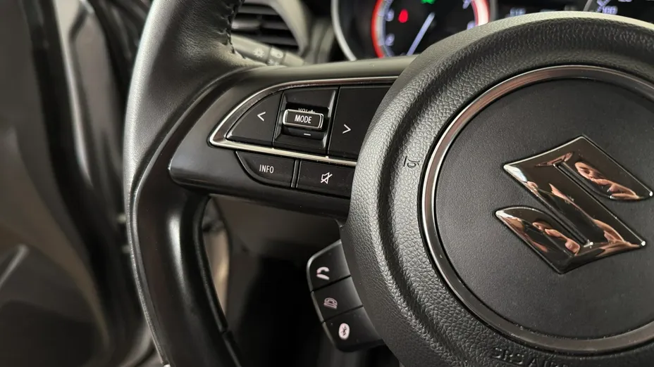 SUZUKI Swift -