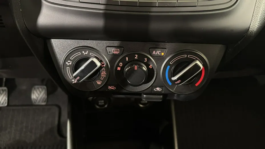 SUZUKI Swift -