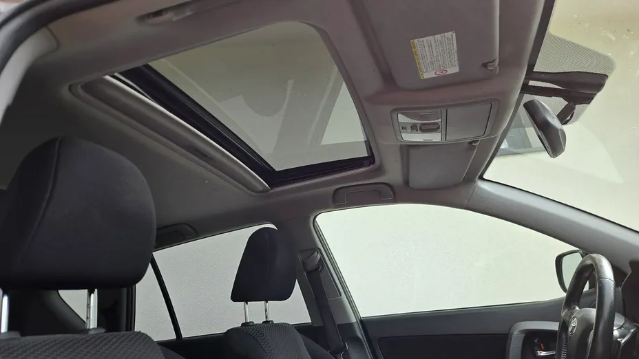 TOYOTA RAV4 -