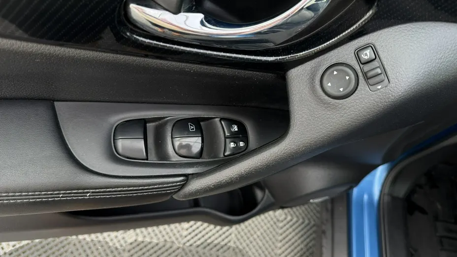 NISSAN X-Trail -