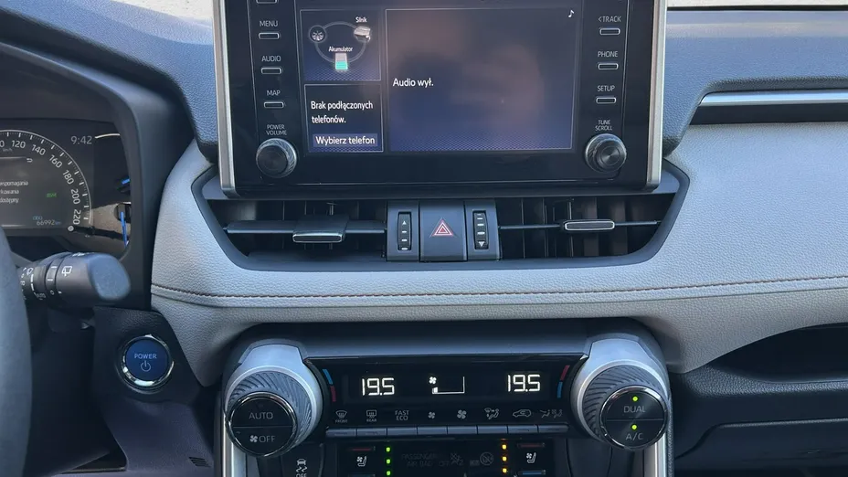 TOYOTA RAV4 -