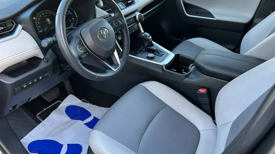 TOYOTA RAV4 -