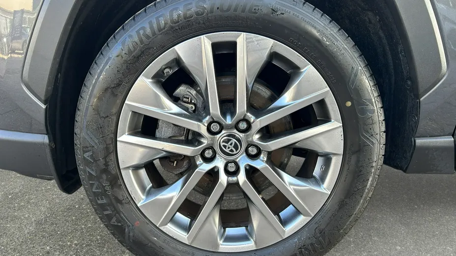 TOYOTA RAV4 -
