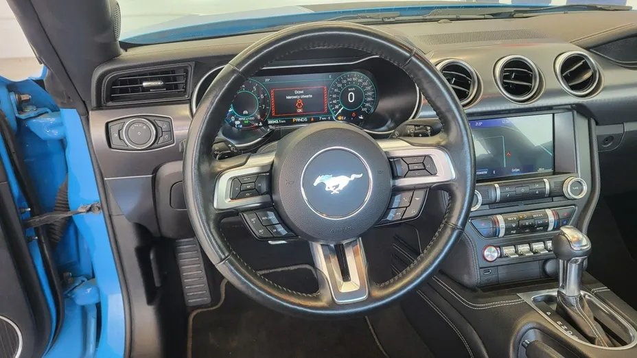 FORD Mustang -