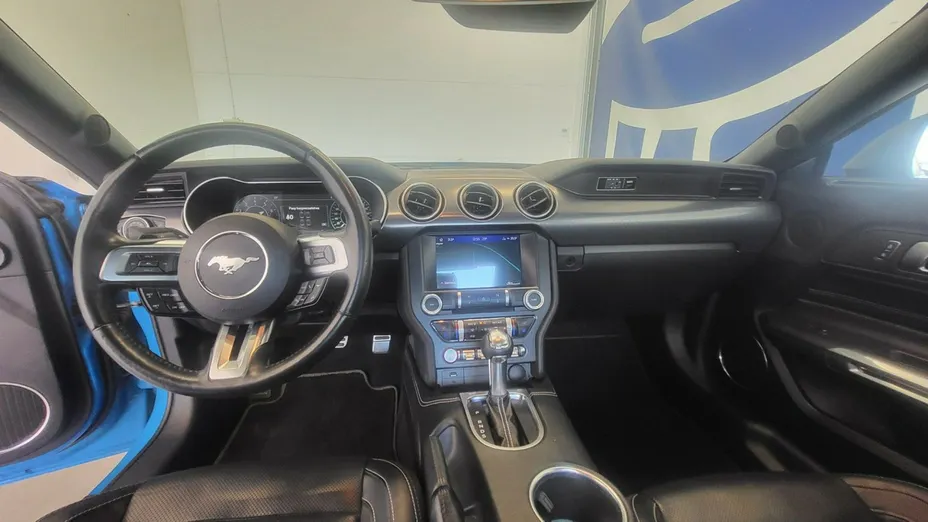 FORD Mustang -