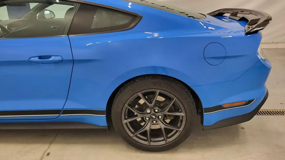 FORD Mustang -