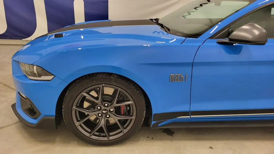 FORD Mustang -