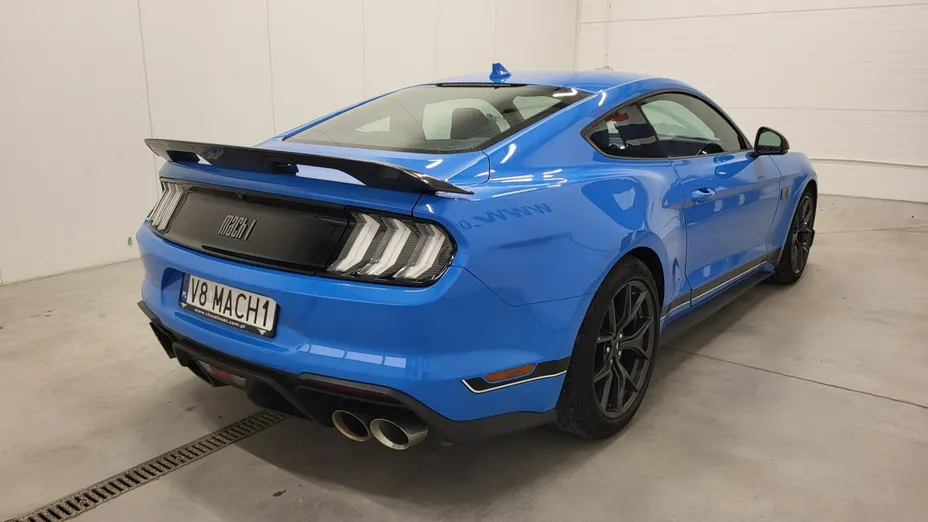 FORD Mustang -