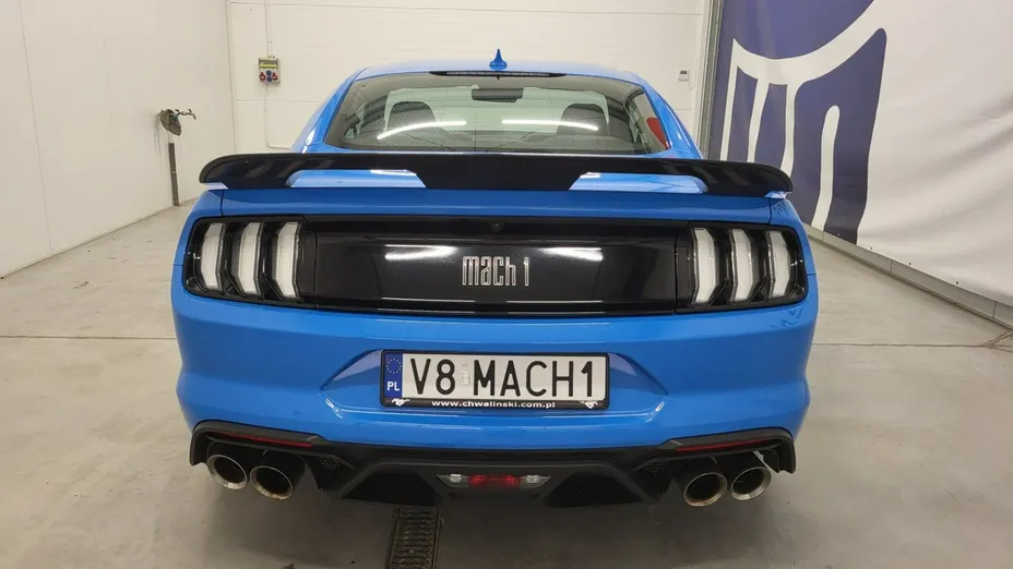 FORD Mustang -