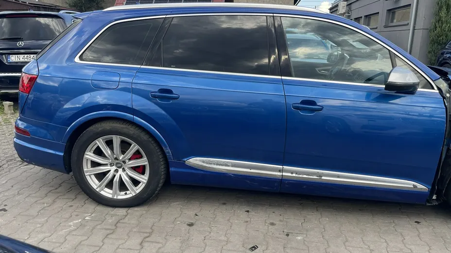 AUDI SQ7 -