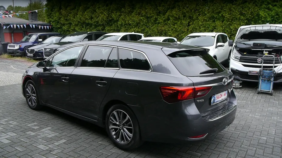 TOYOTA Avensis -