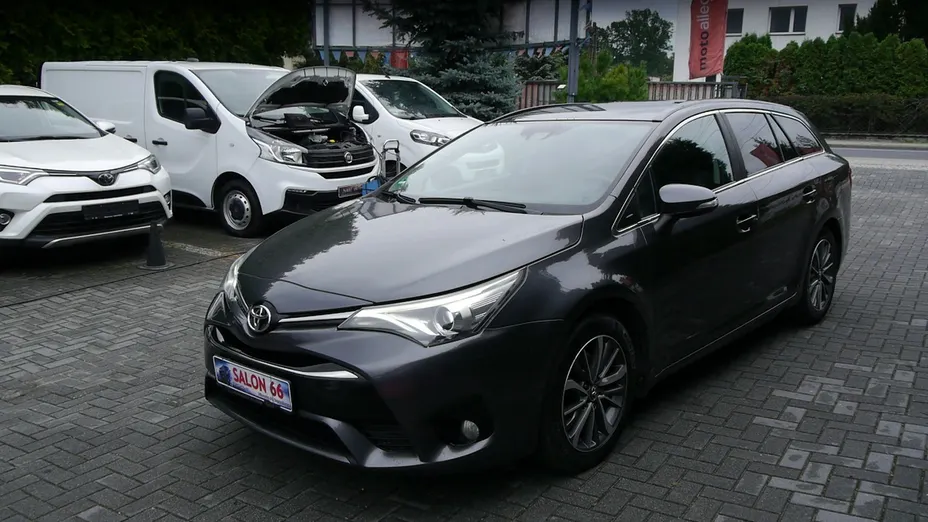 TOYOTA Avensis -