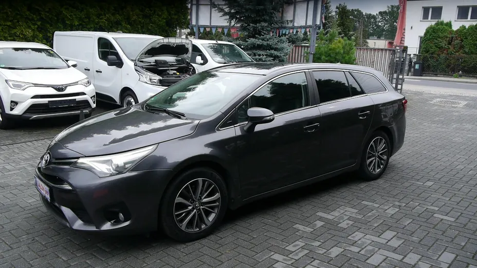 TOYOTA Avensis -