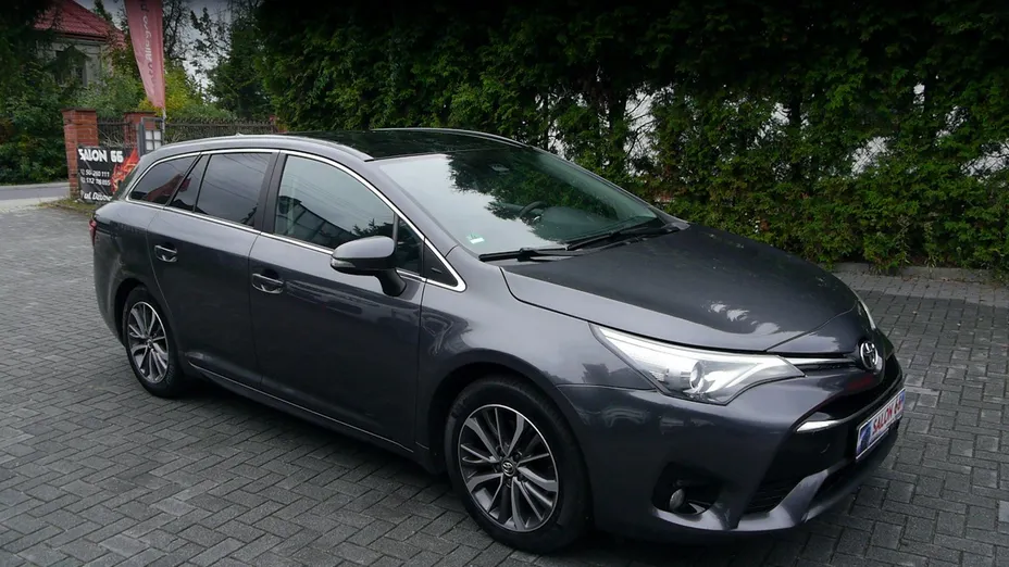 TOYOTA Avensis -